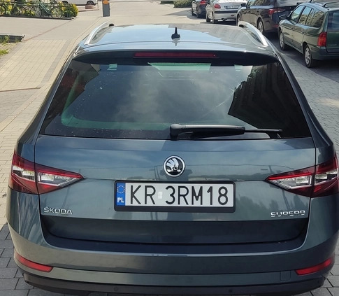 Skoda Superb cena 77999 przebieg: 180000, rok produkcji 2016 z Kraków małe 37